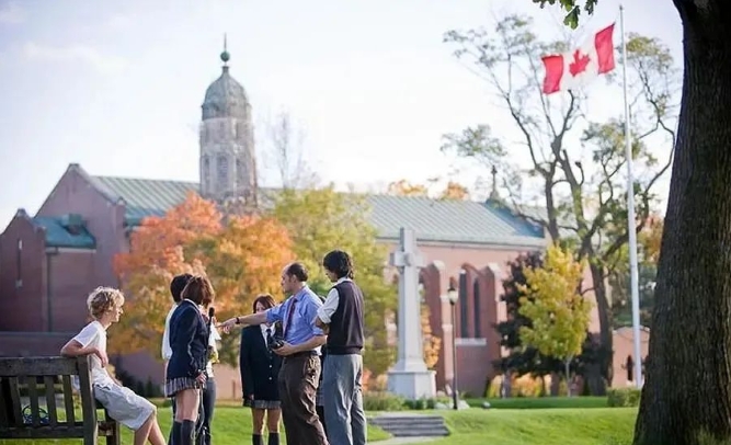 加拿大高中留学|盘点BC省高中和安省高中区别
