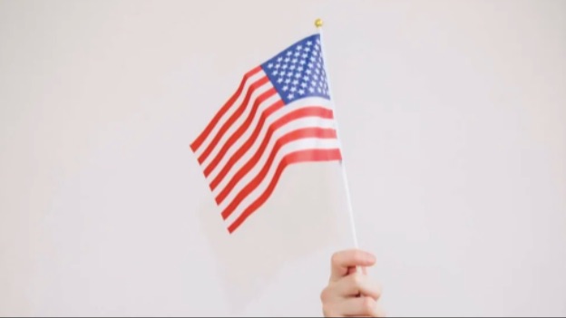 美国依旧是热门！2024移民人数激增280万！