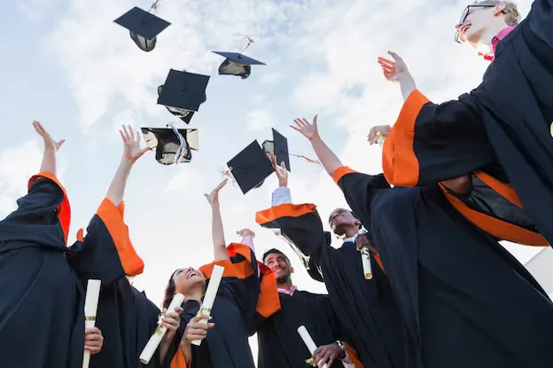 移民部出尔反尔!加拿大百万留学生陷入“身份危机”