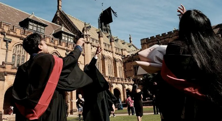 美国突然驱逐华裔科学家！涉及上百人！