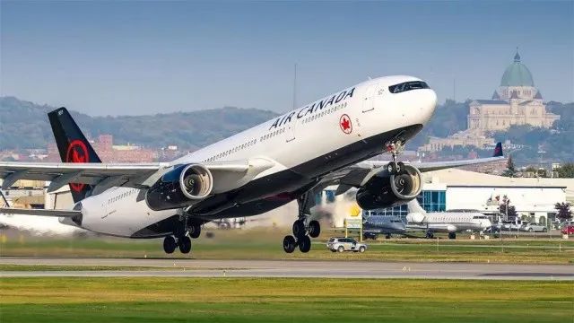 温哥华回国航班人数爆砍剩30%！单程经济舱5万一张！