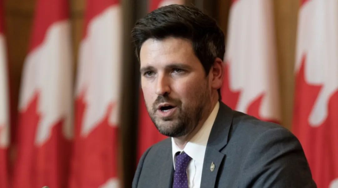 加拿大移民积压首次降至90万以下,临时工更给力