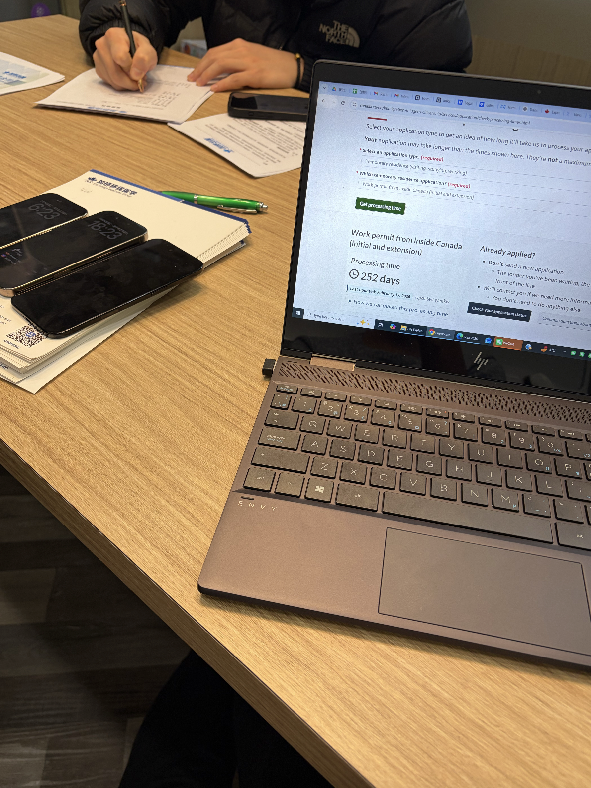 恭喜温哥华C童鞋刚落地加拿大就赶到加桥现场签约