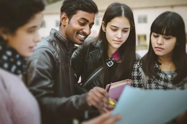 移民部出尔反尔!加拿大百万留学生陷入“身份危机”