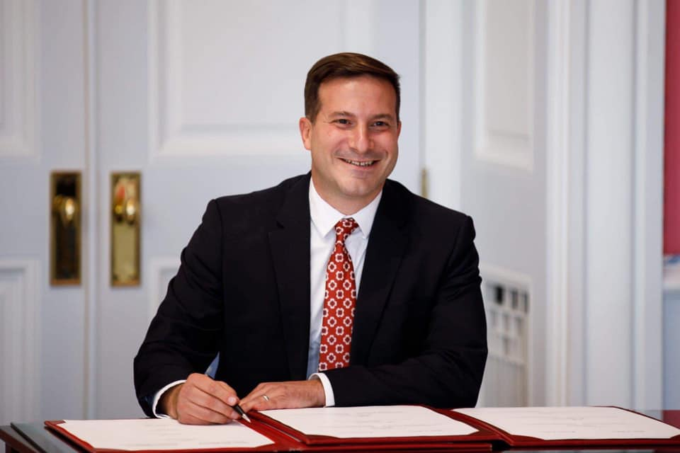 机会多！政策好！加拿大恢复留学生转移民通道！