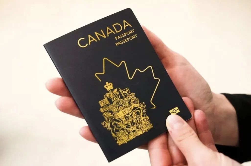 加拿大最新版护照来了！排名升至第六，超越美国！