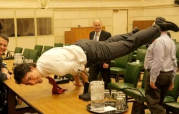 加拿大总理最近在干吗?