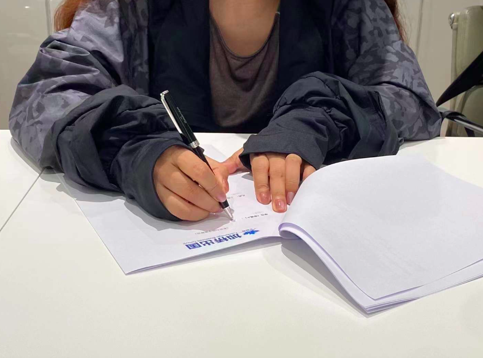 恭喜Billy签约阿省THS移民项目合同！