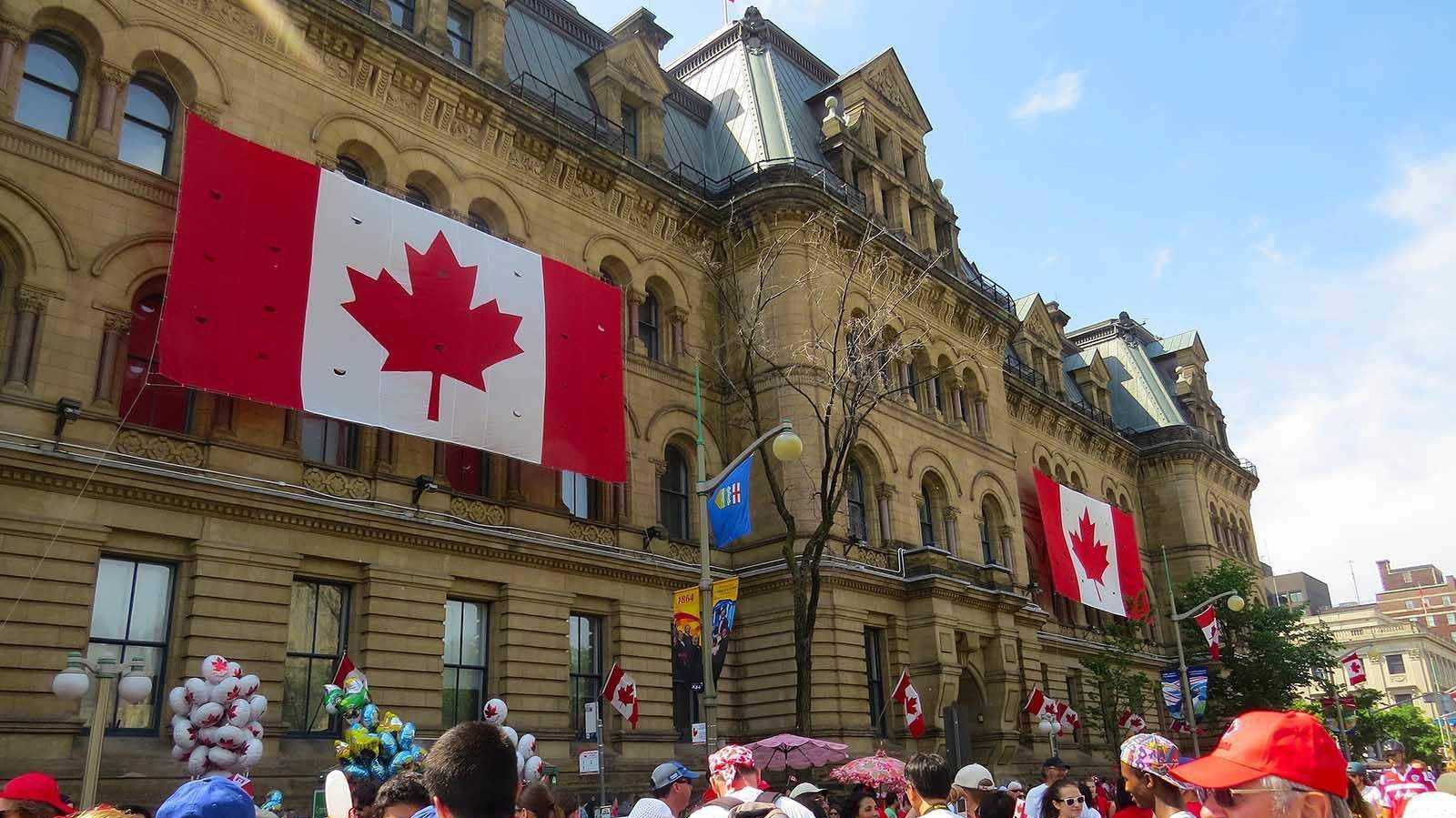 AI审案扩大应用，加拿大境外配偶团聚移民审批提速