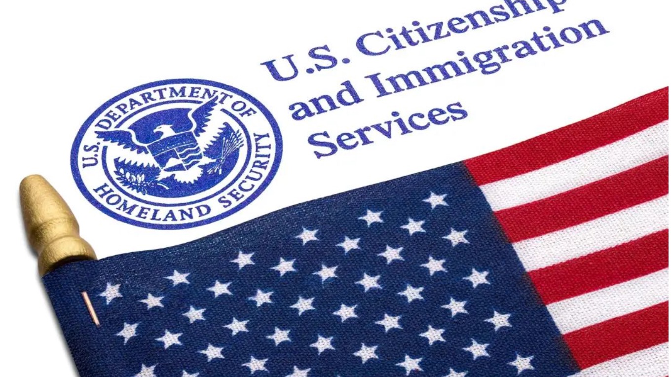 从留学到绿卡：美国如何一步步'套牢'全球最强大脑