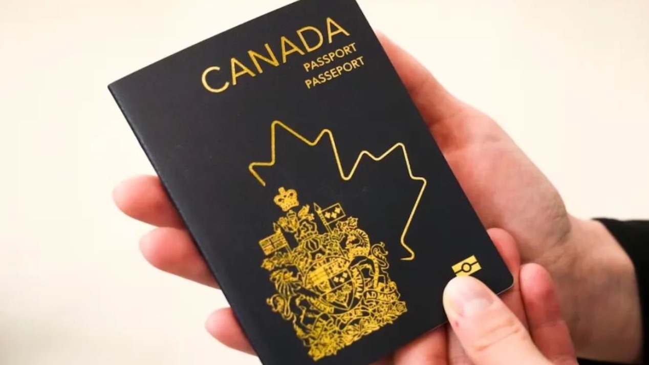 新版加拿大护照排名升至全球第六，高于美国！
