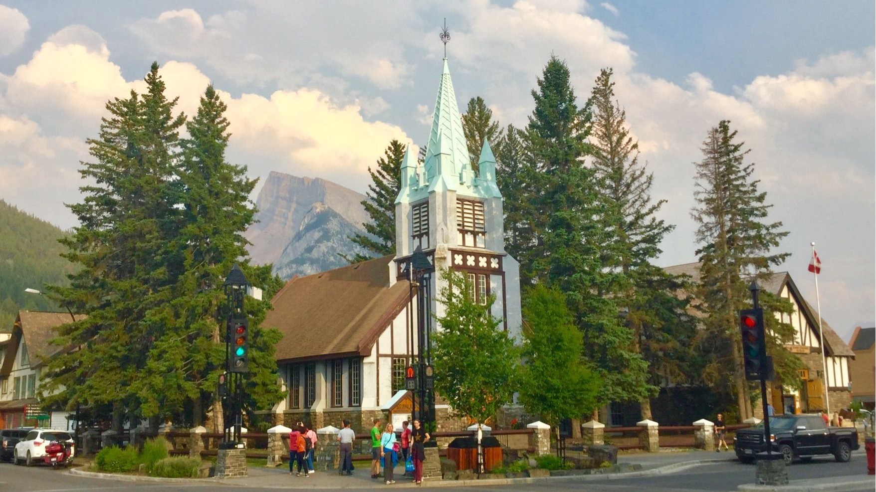 加拿大移民局IRCC动态：积压减少，服务标准提升