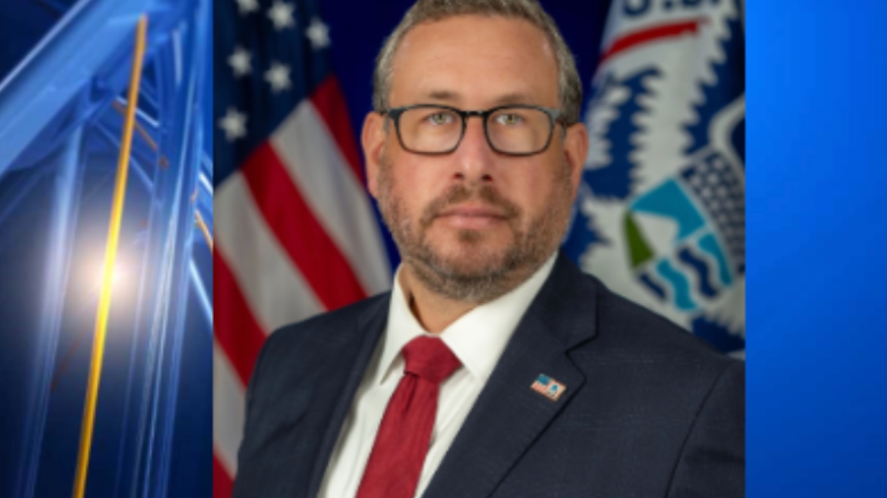 美国移民局局长“换帅”！政策或将迎来巨震