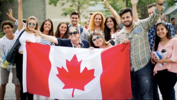 留学生骤减45%！留学移民大改引各大高校不满！