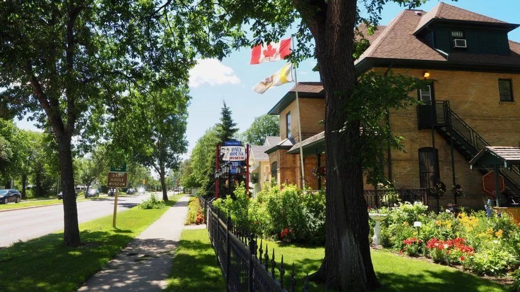 加拿大曼省布兰登小镇移民官宣优先职业清单！