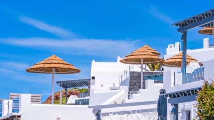 希腊移民冰火两重天？申请降了，房价却涨了？