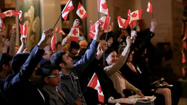 最新！加拿大出生华人收入远高白人！薪资断层领先！