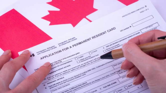 2025年怎么移民加拿大？普通人还有机会吗？！