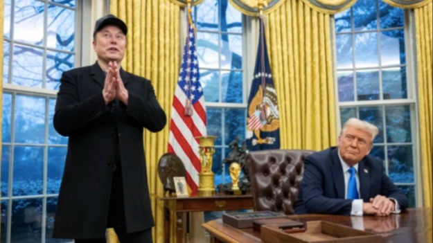 马斯克再次呼吁：加速绿卡审批，优化移民流程！